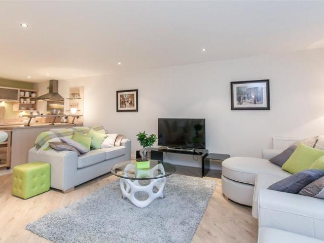 Lochinvar Drive, City of Edinburgh, EH5 1GJ, United Kingdom | 3 bed apartment for rent #136444651 | Rentberry