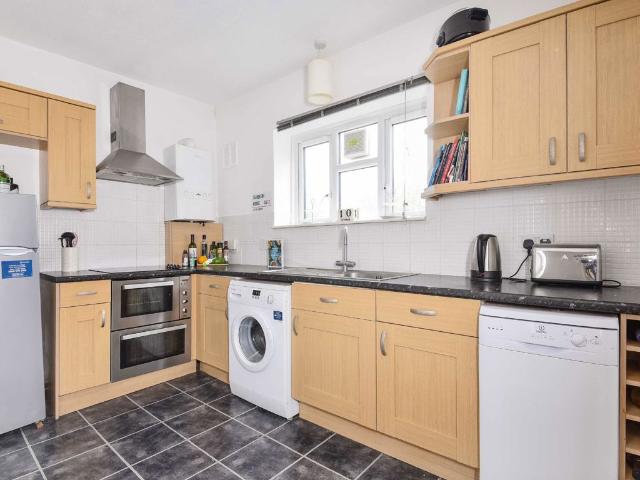 Lochinvar Street, Balham SW12, 2 bed flat to rent, £2,450 pcm | PrimeLocation