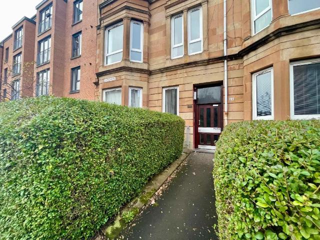 Lochleven Road, Battlefield, Glasgow. 2 bed flat to rent £1,250 pcm £288 pw
