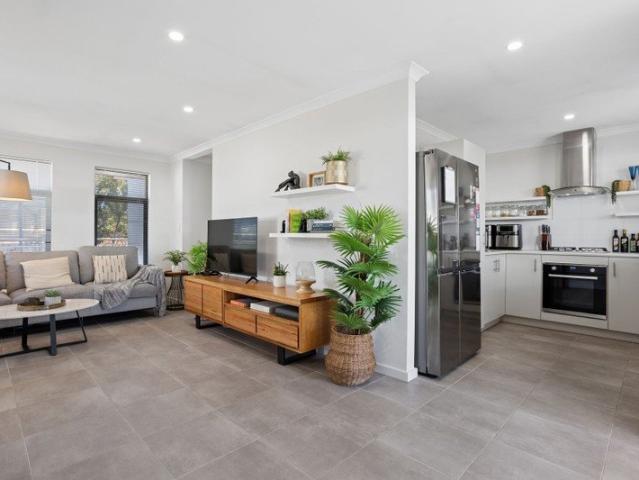 Lock and Leave 2x2 With a Rear Garage, a Short Walk to Malvern Springs Primary
