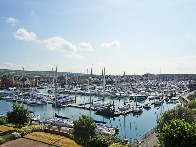 Lock Approach, Portsmouth PO6 2 bed apartment to rent £1,595 pcm £368 pw