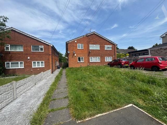 Lock Drive, Stetchford, Birmingham, 2 bed maisonette to rent £1,000 pcm £231 pw