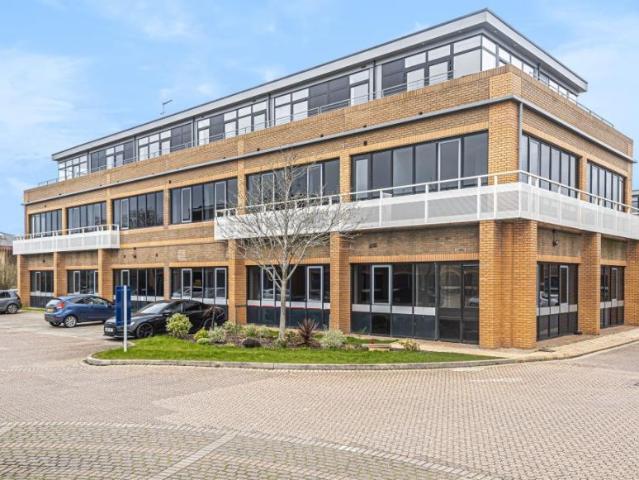 Lock House, Overbridge Square, Newbury RG14, 1 bed flat to rent, £1,100 pcm | PrimeLocation