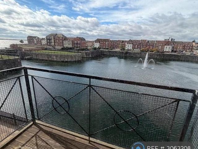 Lock Keepers Court, Hull, HU9 2 bed flat to rent £775 pcm £179 pw