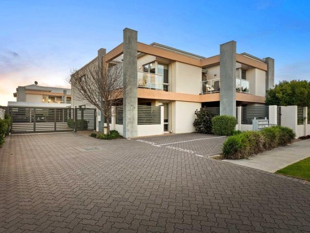 LOCK, LEAVE & LIVE STYLISH RIVERSIDE LIVING ON STOCK ROAD