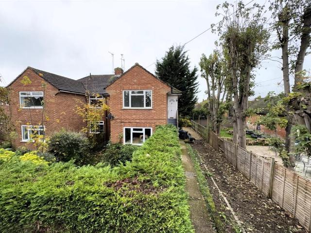 Lock Road, Marlow, Buckinghamshire 2 bed apartment to rent £1,400 pcm £323 pw
