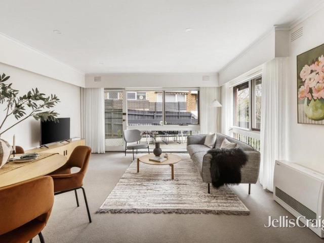 Lock up and leave entertainer in prestigious Yarra River surroundings