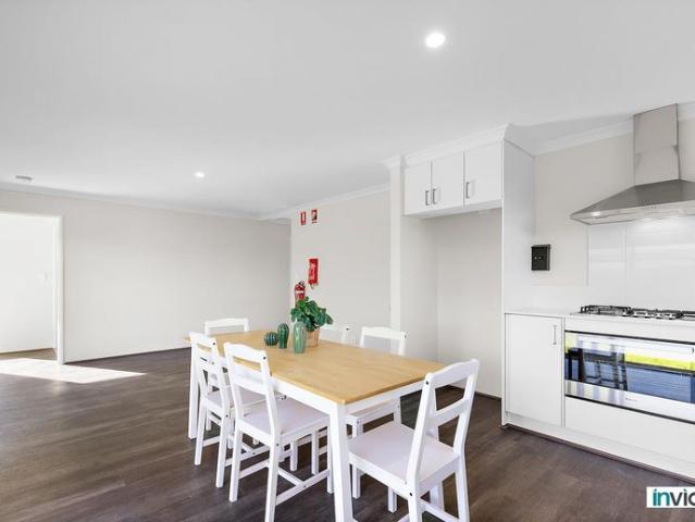LOCKABLE, FULLY FURNISHED ROOM AVAILABLE IN A NEW HOUSE NEAR THE RIVER & GENERAL STORE