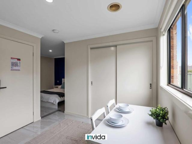 LOCKABLE & FURNISHED ROOM WITH ENSUITE & SITTING AREA IN SHARED HOUSE! INTERNET AND BILLS IN INC.!