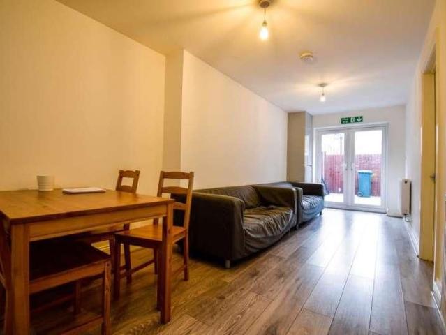Lockesfield Place, Canary Wharf, London, E14