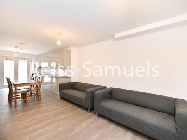 Lockesfield Place, Isle of dogs. 5 bed terraced house to rent £3,900 pcm £900 pw