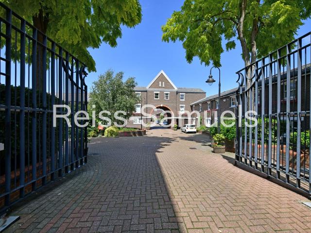 Lockesfield Place, Isle Of Dogs, Docklands, London E14, 5 bed terraced house to rent, £3,792 pcm | PrimeLocation