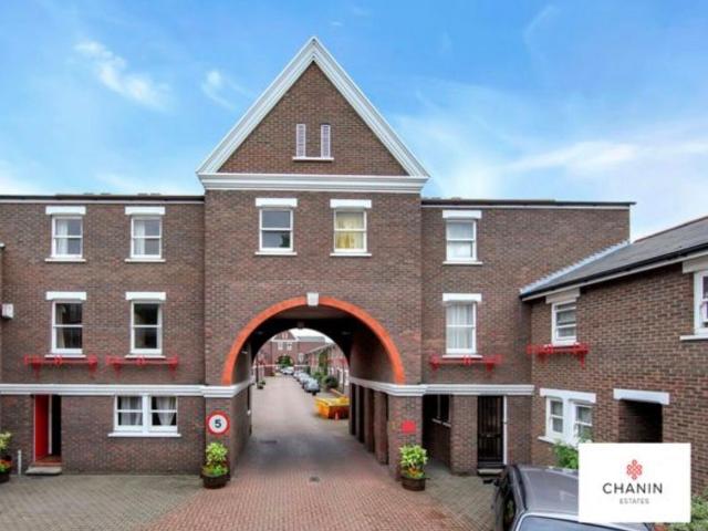 Lockesfield Place, London E14, 4 bed flat to rent, £3,445 pcm | PrimeLocation