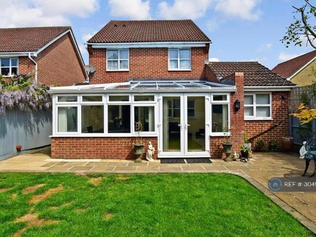 Lockham Farm Avenue, Maidstone, ME17 4 bed detached house to rent £2,350 pcm £542 pw