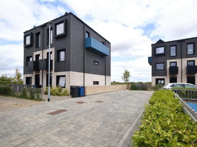 Lockhart Way, Northstowe, Cambridge. 4 bed semi detached house to rent £2,000 pcm £462 pw
