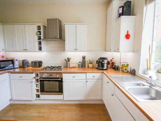 Locking Road, Weston Super Mare BS23, 2 bed flat to rent, £1,100 pcm | PrimeLocation