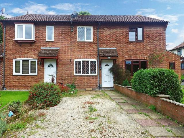 Locksgreen Crescent, Swindon SN25 2 bed terraced house to rent £1,150 pcm £265 pw