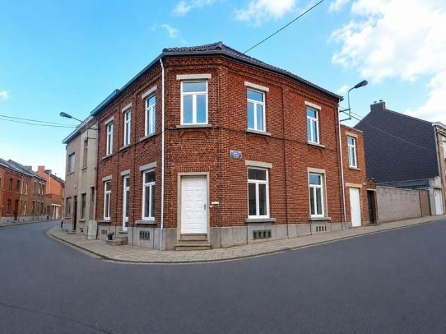 LODELINSART A LOUER Grande maison 4 chambres + studio séparé