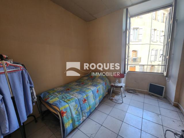 Lodève centre, appartement F3 au 1er étage, travaux à prévoi