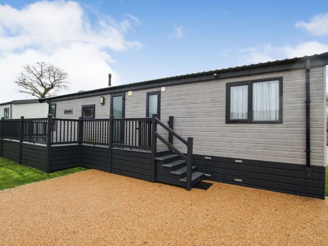 Lodge 31, Chertsey Lane, Staines Upon Thames TW18, 3 bed bungalow to rent, £2,500 pcm | PrimeLocation