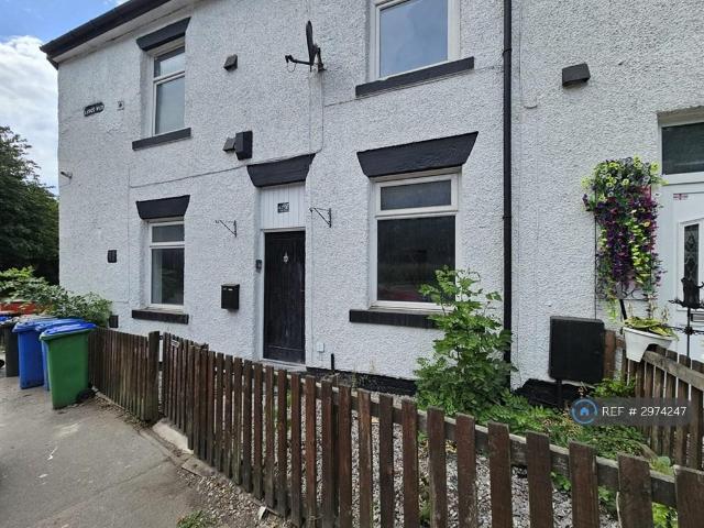 Lodge View, Heywood, OL10 3 bed end of terrace house to rent £1,195 pcm £276 pw