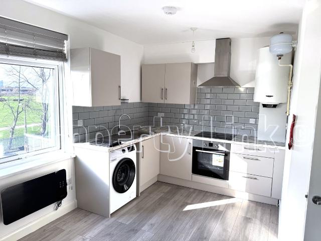 Lodge Avenue, Dagenham RM8, 2 bed flat to rent, £1,550 pcm | PrimeLocation