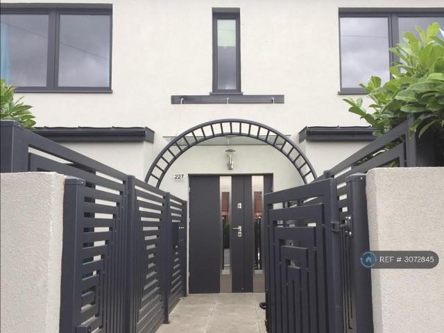Lodge Causeway, Bristol, BS16 2 bed flat to rent £1,325 pcm £306 pw