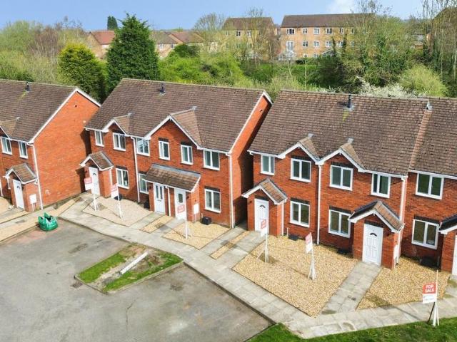 Lodge Court, Telford TF2 2 bed terraced house to rent £995 pcm £230 pw