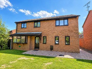 Lodge Gate, Milton Keynes MK13, 5 bed property to rent, £1,945 pcm | PrimeLocation