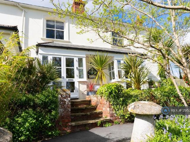 Lodge Hill Road, Lower Bourne. 6 bed semi detached house to rent £4,600 pcm £1,062 pw