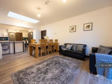 Lodge Lane, Grays, RM16 8 bed semi detached house to rent £7,999 pcm £1,846 pw