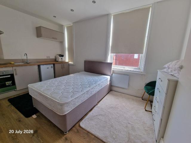 Lodge Lane, Leeds LS11, Studio to rent, £525 pcm | PrimeLocation