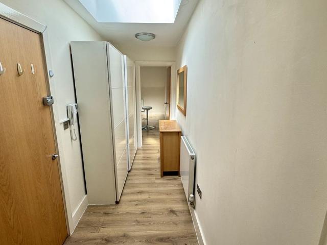 Lodge Lane, London N12, 1 bed flat to rent, £1,365 pcm | PrimeLocation