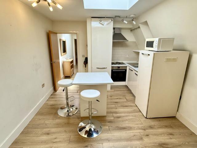 Lodge Lane, London N12, 1 bed flat to rent, £1,365 pcm | PrimeLocation