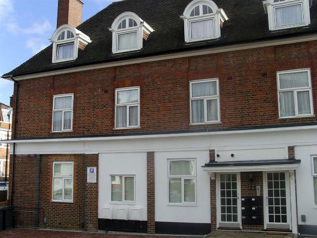 Lodge Road, Hendon NW4, 3 bed flat to rent, £2,300 pcm | PrimeLocation