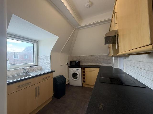 Lodge Road, London NW4, 3 bed flat to rent, £2,200 pcm | PrimeLocation