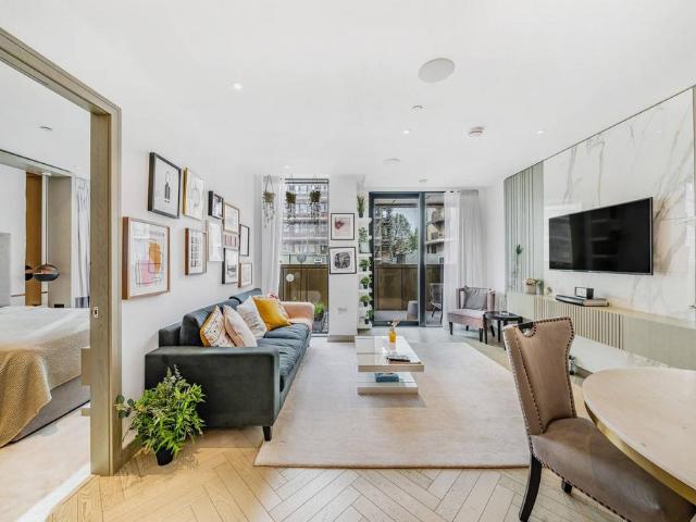 Lodge Road, Regent's Park, London, NW8 2 bed flat to rent £9,997 pcm £2,307 pw