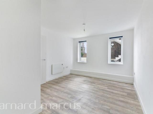 Lodge Road, WALLINGTON 1 bed apartment to rent £1,295 pcm £299 pw