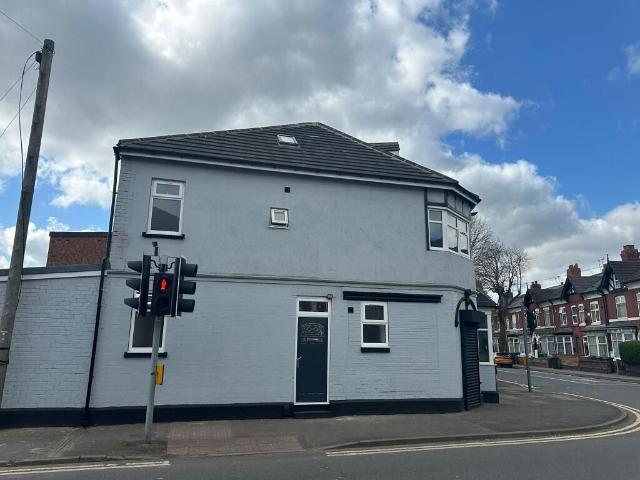 Lodge Road, West Bromwich B70, Studio to rent, £525 pcm | PrimeLocation