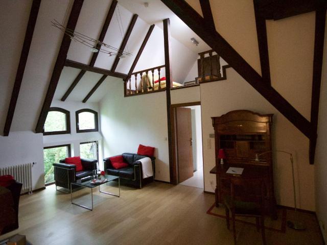 Loft mit Turmzimmer in Villa im Park und überwachtem Parkplatz, Neuss Amsterdam Apartments for Rent