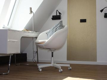 Loft mit Turmzimmer in Villa im Park und überwachtem Parkplatz, Neuss Amsterdam Apartments for Rent