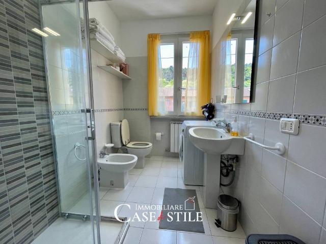Loft / Open Space in vendita a Ameglia SP