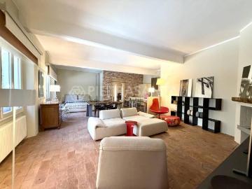 Loft / Open Space in vendita a Camaiore LU