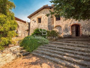 Loft / Open Space in vendita a Camaiore LU