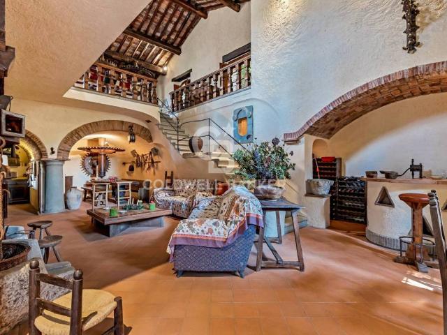 Loft / Open Space in vendita a Camaiore LU