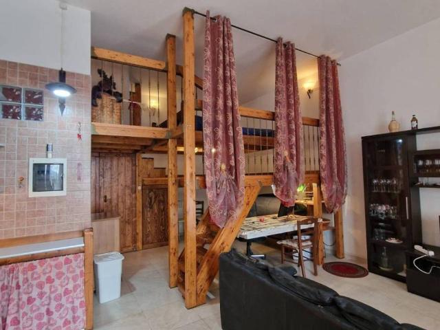 Loft / Open Space in vendita a Collesalvetti LI