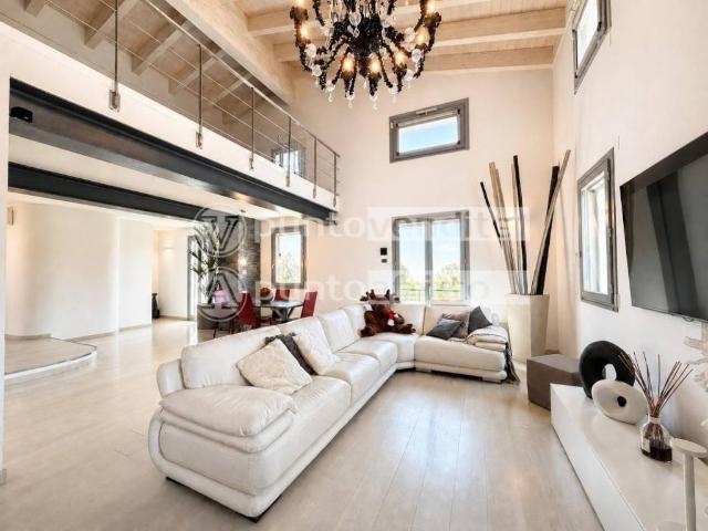 Loft / Open Space in vendita a Lucca LU