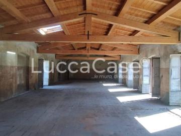 Loft / Open Space in vendita a Lucca LU