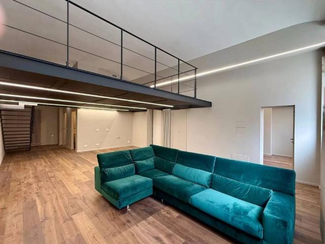 Loft / Open Space in vendita a Torino TO