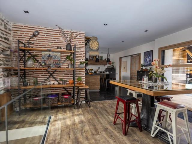 Loft avec Terrasse de 53m2 et Garage centre ville Lescar